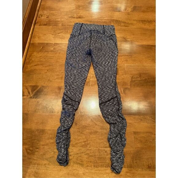 Woman’s Lululemon workout pants size 6 - Picture 4 of 4